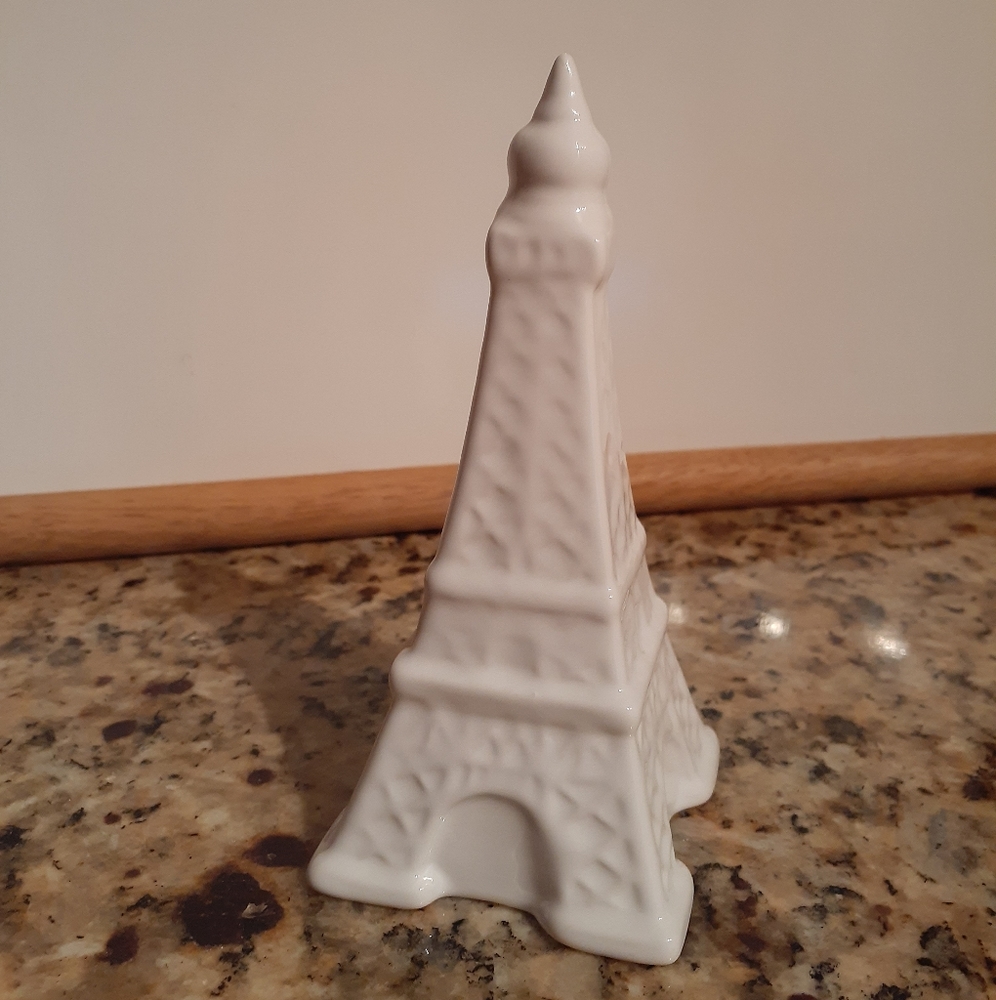 Eiffel Tower Milk Glass vintage statue